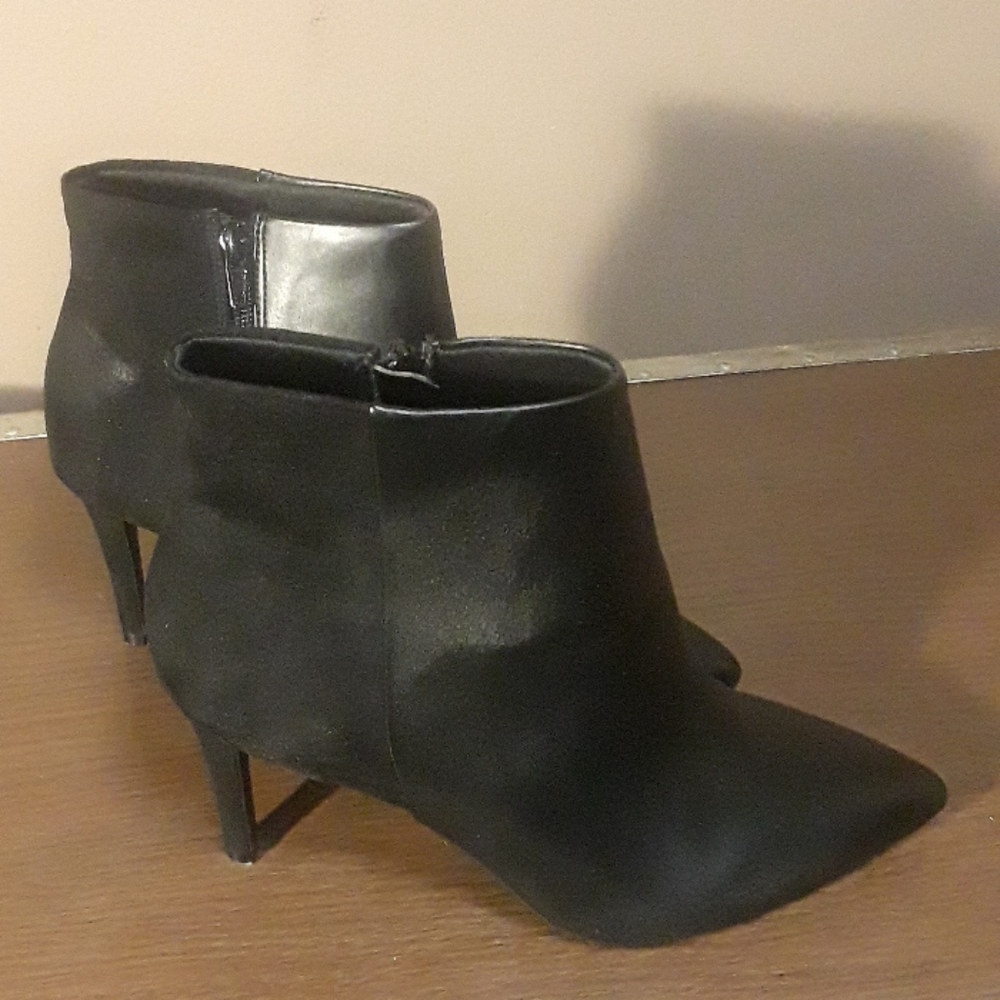 BOOTS!! 🎈🎈🎈 - Picture 2 of 3